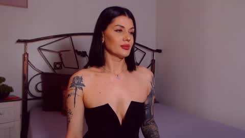I V Y   online show from 05-18-26, 07:31