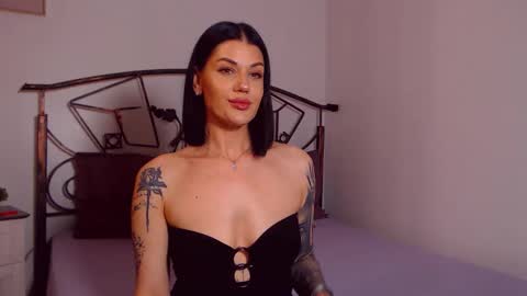 I V Y   online show from 05-20-26, 07:53