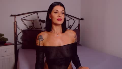 I V Y   online show from 07-10-26, 09:06