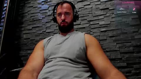 Snapshot of yy_david_yy chatting on 10-14-25, 10:54 David online show from 10-14-25, 10:54