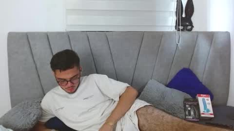 Zack  online show from 11-11-25, 04:01