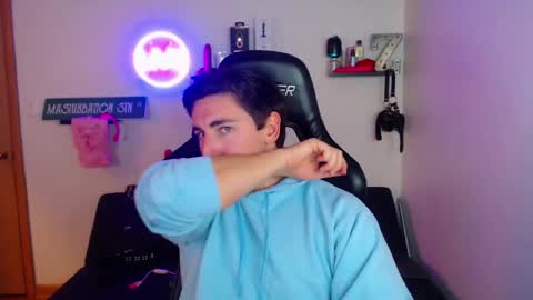 Snapshot of zach_rhyder chatting on 12-03-24, 02:14 Zach Rhyder online show from 12-03-24, 02:14