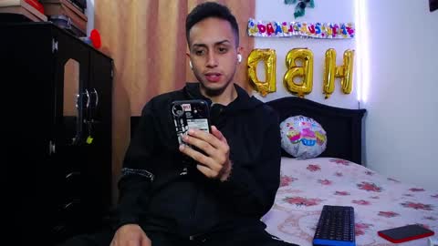 Snapshot of zackdriussyx chatting on 03-06-25, 04:30 zackdriussyx online show from 03-06-25, 04:30