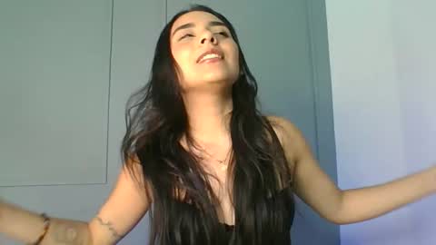 Snapshot of zafiramontiel_ chatting on 02-18-26, 04:30 Zafira online show from 02-18-26, 04:30