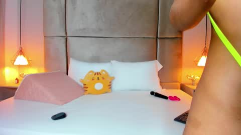 Snapshot of zafiro11_ chatting on 02-10-26, 12:09 Zafiro online show from 02-10-26, 12:09