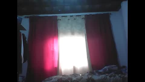 Zafiro online show from 12-17-25, 05:19