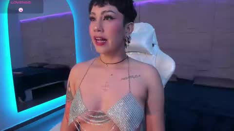 Snapshot of zaha_rose chatting on 09-29-25, 11:31 Zaha online show from 09-29-25, 11:31