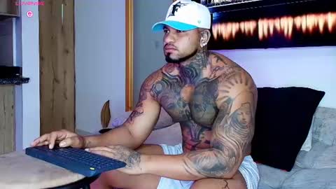 INSTAGRAM yormanfit7 online show from 07-11-26, 08:28