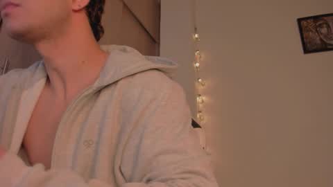 Snapshot of zamir_scott chatting on 03-18-26, 10:13 zamir online show from 03-18-26, 10:13