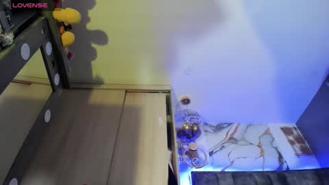 Snapshot of zandraa_milf chatting on 02-18-26, 11:39 Zandra online show from 02-18-26, 11:39