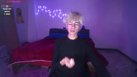 Snapshot of zanty2308 chatting on 01-07-25, 02:42 Tiiago Mallz online show from 01-07-25, 02:42