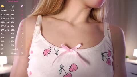 Snapshot of zara_shine chatting on 11-08-25, 07:23 Criss online show from 11-08-25, 07:23