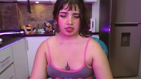 Snapshot of zara_snow chatting on 12-22-25, 03:42 zara online show from 12-22-25, 03:42