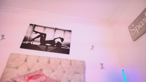 Snapshot of zaracampbell chatting on 06-27-26, 01:43 Zara online show from 06-27-26, 01:43