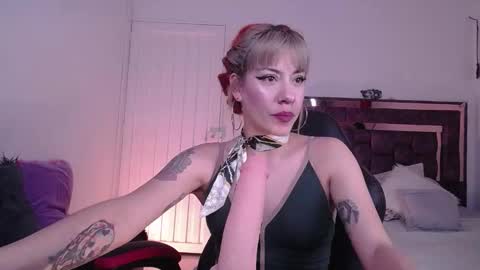 Snapshot of zaracollinx chatting on 09-27-25, 01:43 Zara online show from 09-27-25, 01:43