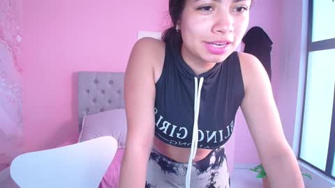 Snapshot of zarah_torres chatting on 12-06-24, 04:17 Zarah online show from 12-06-24, 04:17