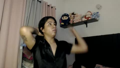 Snapshot of zarah_v chatting on 06-25-26, 10:31 Fernanda online show from 06-25-26, 10:31