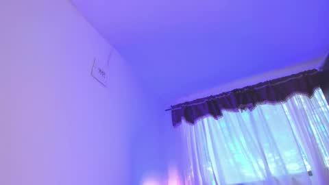 Snapshot of zaraparkers chatting on 10-21-25, 06:19   online show from 10-21-25, 06:19