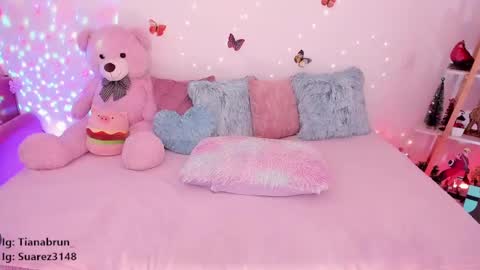 Snapshot of zaratorres_ chatting on 02-17-25, 02:59 Zara online show from 02-17-25, 02:59