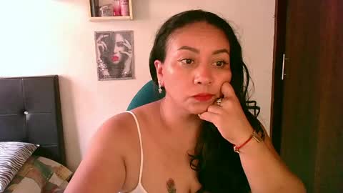 Snapshot of zaray_45bella chatting on 05-18-26, 06:03 zaray online show from 05-18-26, 06:03