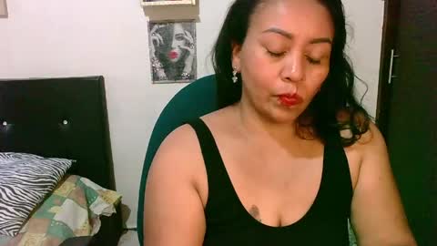 Snapshot of zaray_45bella chatting on 05-19-26, 09:43 zaray online show from 05-19-26, 09:43