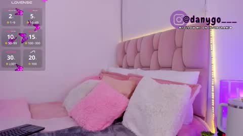 Snapshot of zarianaevanz chatting on 09-13-25, 11:37 Zariana online show from 09-13-25, 11:37