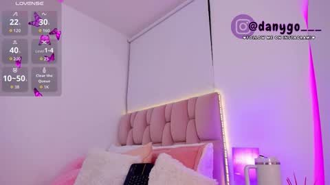 Snapshot of zarianaevanz chatting on 09-20-25, 01:39 Zariana online show from 09-20-25, 01:39