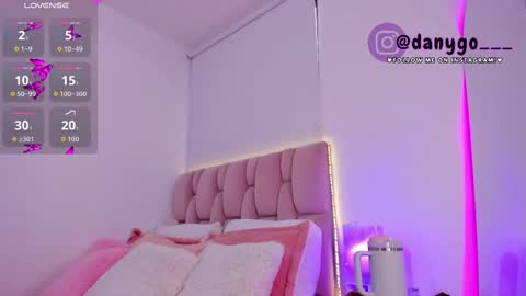 Snapshot of zarianaevanz chatting on 09-24-25, 10:13 Zariana online show from 09-24-25, 10:13