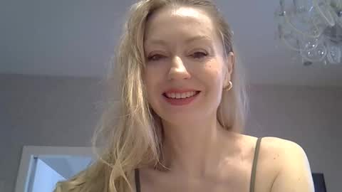 Zarina Swift online show from 04-09-26, 04:45