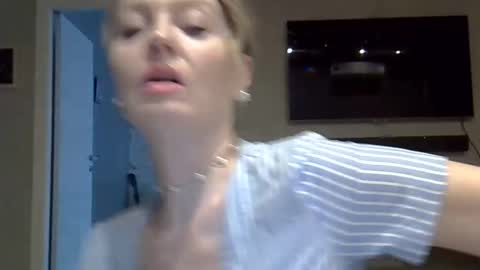 Zarina Swift online show from 04-26-26, 08:01