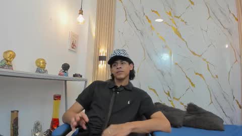 Snapshot of zayn_fox32 chatting on 03-20-26, 07:19 Zayn online show from 03-20-26, 07:19