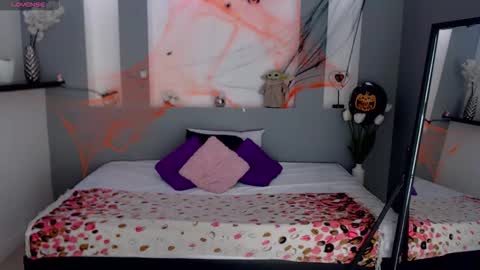 Karolyne online show from 10-28-25, 08:00