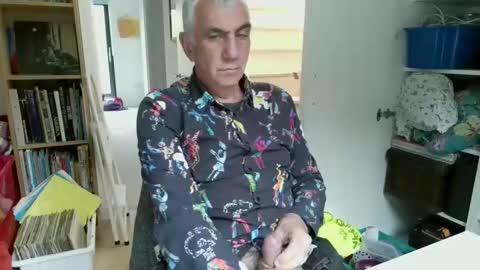 zeep16 online show from 10-18-25, 12:17