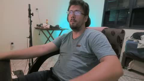 Snapshot of zehdolandia chatting on 04-19-26, 01:05 pervboy online show from 04-19-26, 01:05