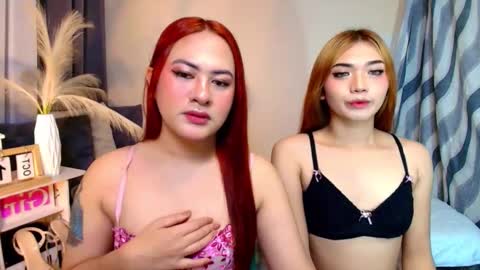 Snapshot of zeinabharakeh chatting on 10-19-25, 12:50 your sexy hot fucking zebby online show from 10-19-25, 12:50