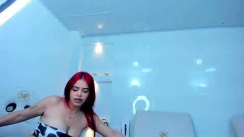 Zenda Evans online show from 10-10-25, 04:33