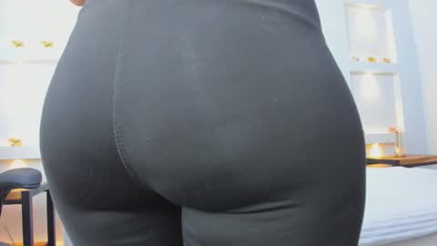 Zenda Evans online show from 03-05-26, 04:19