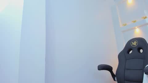 Zenda Evans online show from 03-19-26, 03:43