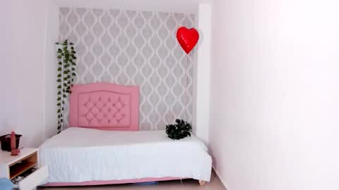 Snapshot of zenith_glow chatting on 02-05-26, 09:30 Zenith online show from 02-05-26, 09:30