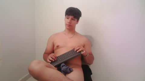 zeus_183 online show from 07-19-26, 02:43
