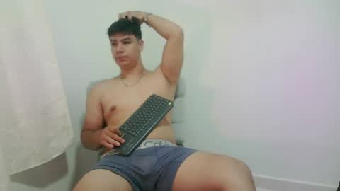 zeus_183 online show from 07-28-26, 03:46