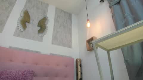 Snapshot of zhamira_21 chatting on 12-18-25, 12:06 ZHAMIRA ANDRES online show from 12-18-25, 12:06