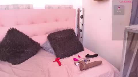 ZHAMIRA  ANDRES online show from 06-20-26, 08:44
