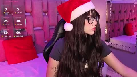 Snapshot of zharaluxie chatting on 12-17-25, 01:06 Zhara online show from 12-17-25, 01:06