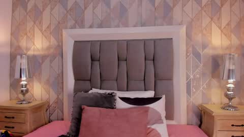zharia_lux25 online show from 05-31-26, 11:39