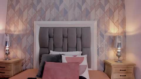zharia_lux25 online show from 06-14-26, 11:34