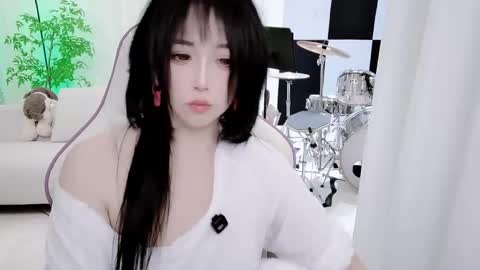 Snapshot of zhen0 chatting on 11-18-25, 03:49 zhen online show from 11-18-25, 03:49