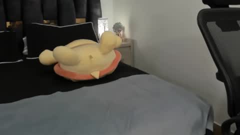 Snapshot of ziataylor chatting on 02-12-25, 12:16 ziataylor online show from 02-12-25, 12:16