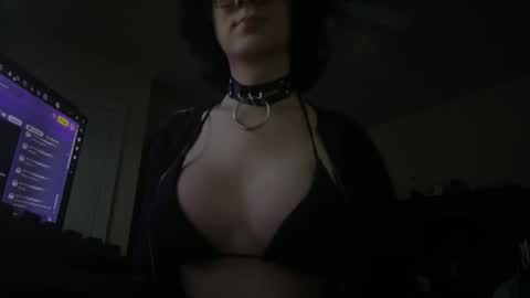 Snapshot of zielloos chatting on 10-06-25, 10:40 Zielloos online show from 10-06-25, 10:40