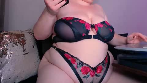 Snapshot of zinacorleone chatting on 10-25-25, 09:09 zinacorleone online show from 10-25-25, 09:09